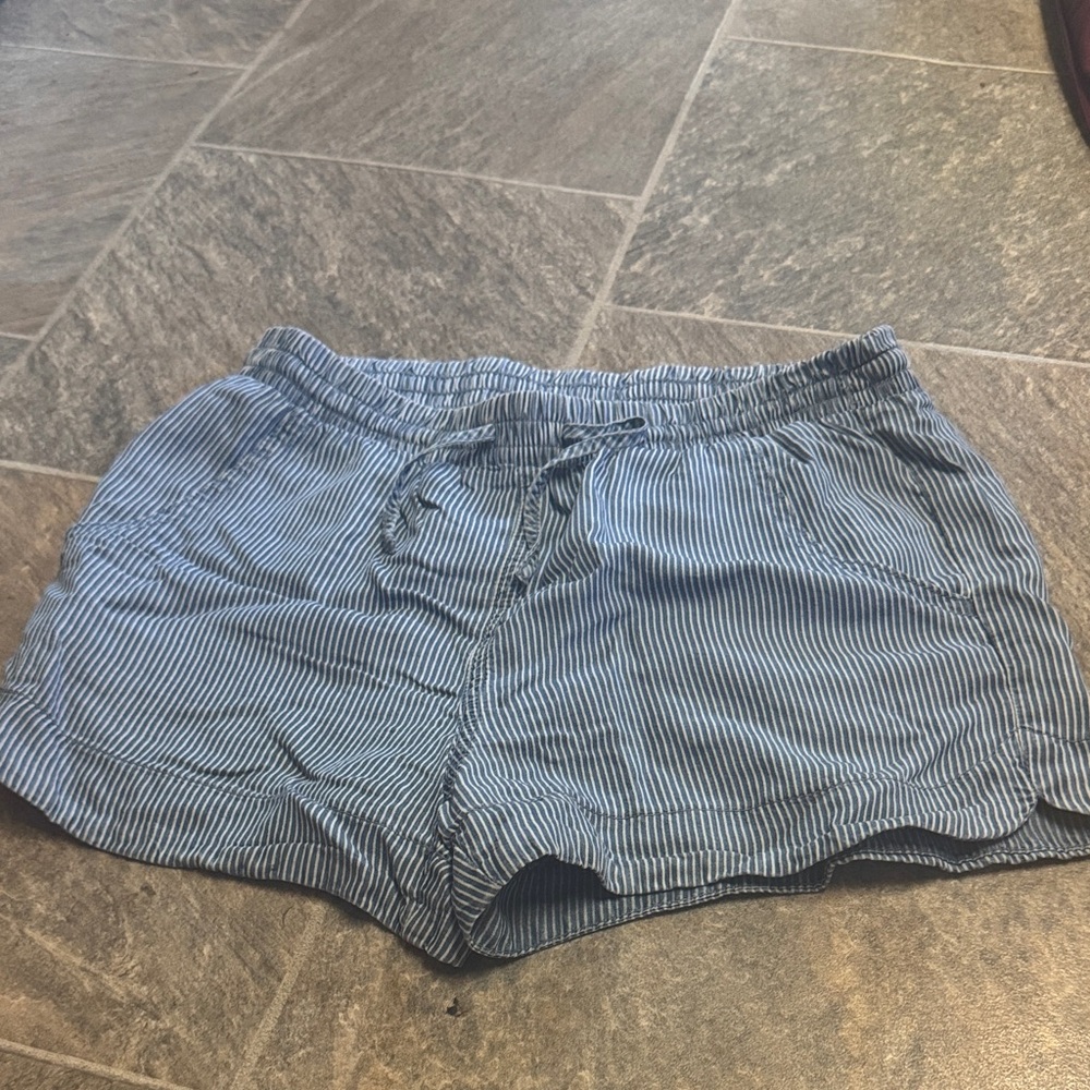 Universal Thread Striped Gray Women's Cargo Shorts